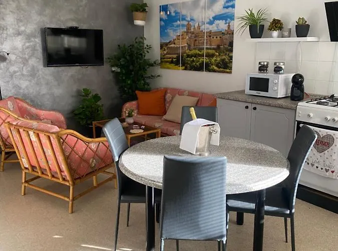 St Paul\'S Bay Central Apartment In Qawra